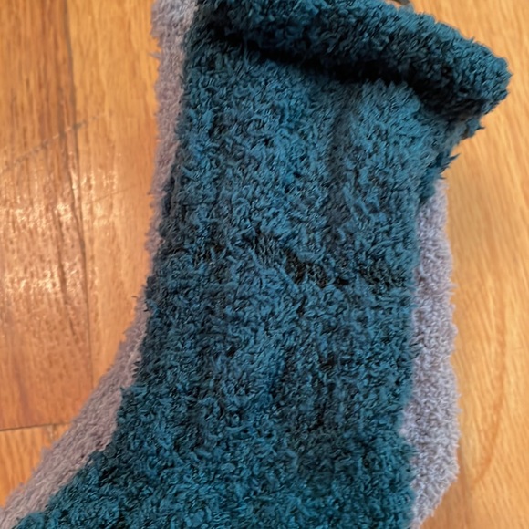 Tahari Cozy Socks. (3) Pair. Shoe Size 4-10. Assorted Colors. SOFT! NWT! - Picture 4 of 7